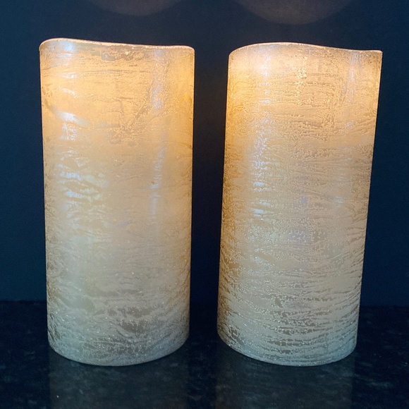 Set of 2 Iced Metallic Battery Operated Flameless Candles & Remote/4 x 8 "/NEW! - Picture 2 of 6